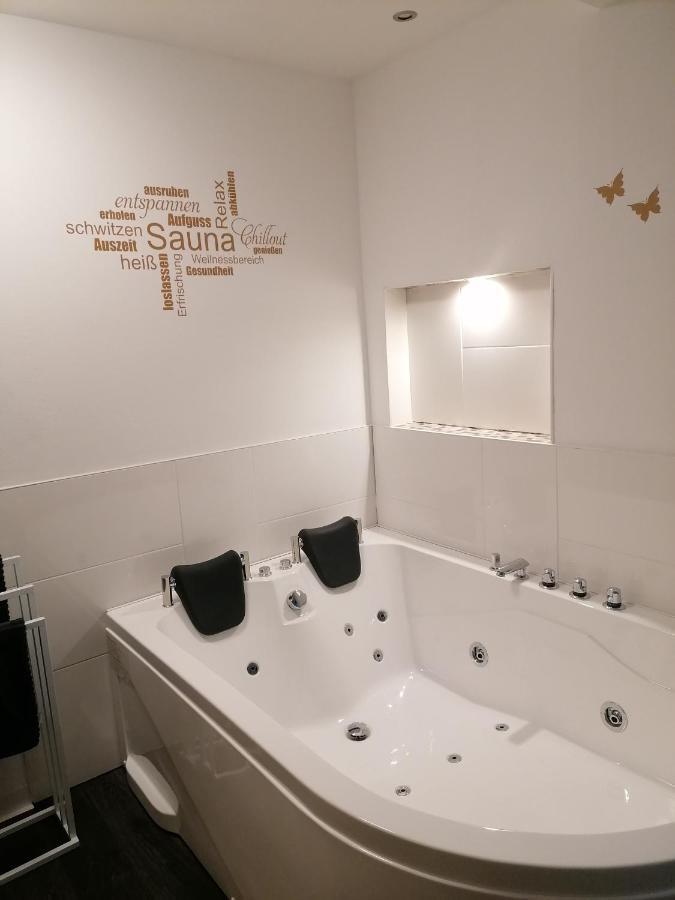 Ferienwohnung Christine Mit Sauna Und Whirlpool Utzerath Esterno foto